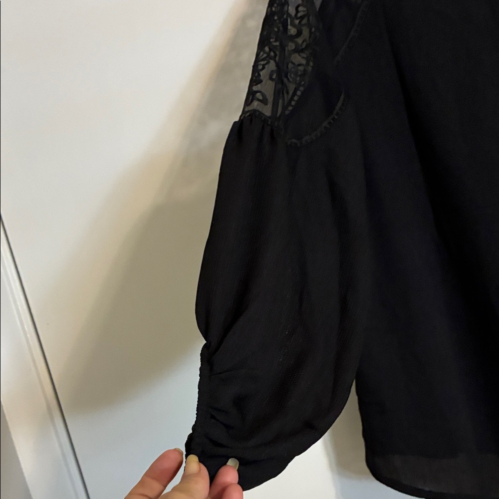 Elegant Black Lace Women's Top - Picture 4 of 5